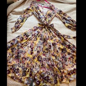 LONG SLEEVE FLORAL MAXI DRESS SIZE MEDIUM